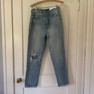 AMERICAN EAGLE Mom Jean